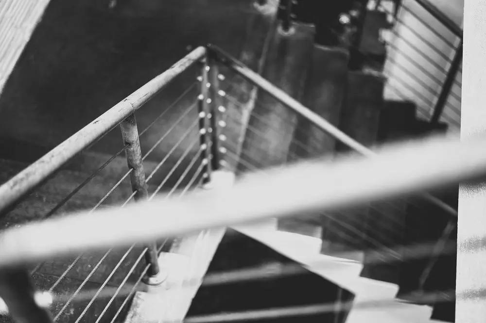 La salita e la discesa dalle scale è una delle fasi di allenamento tradizionale del pugile.