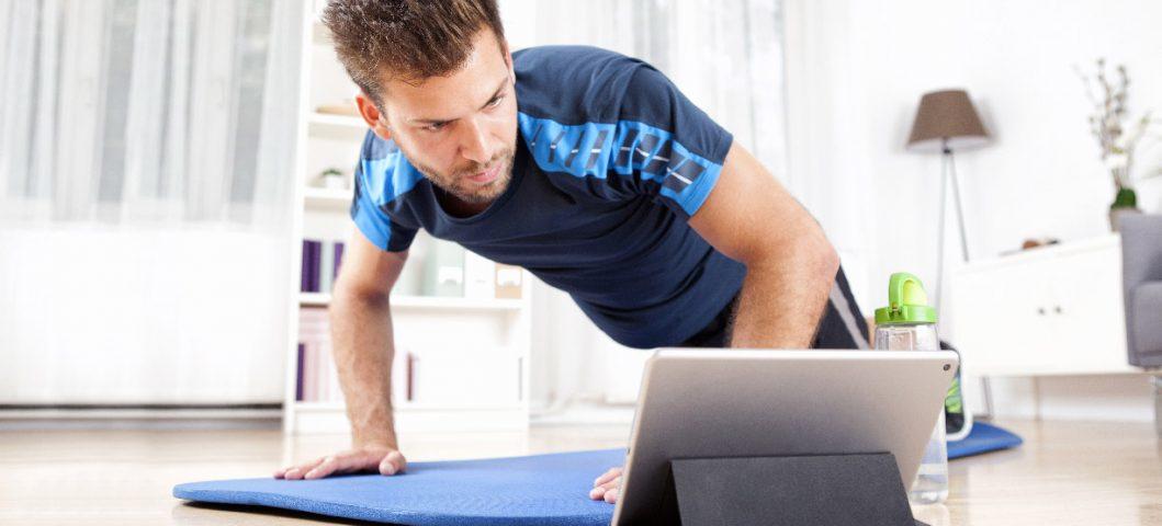 Un corso di pilates gratis su YouTube può essere la soluzione per iniziare un percorso di allenamento con un insegnante di pilates.