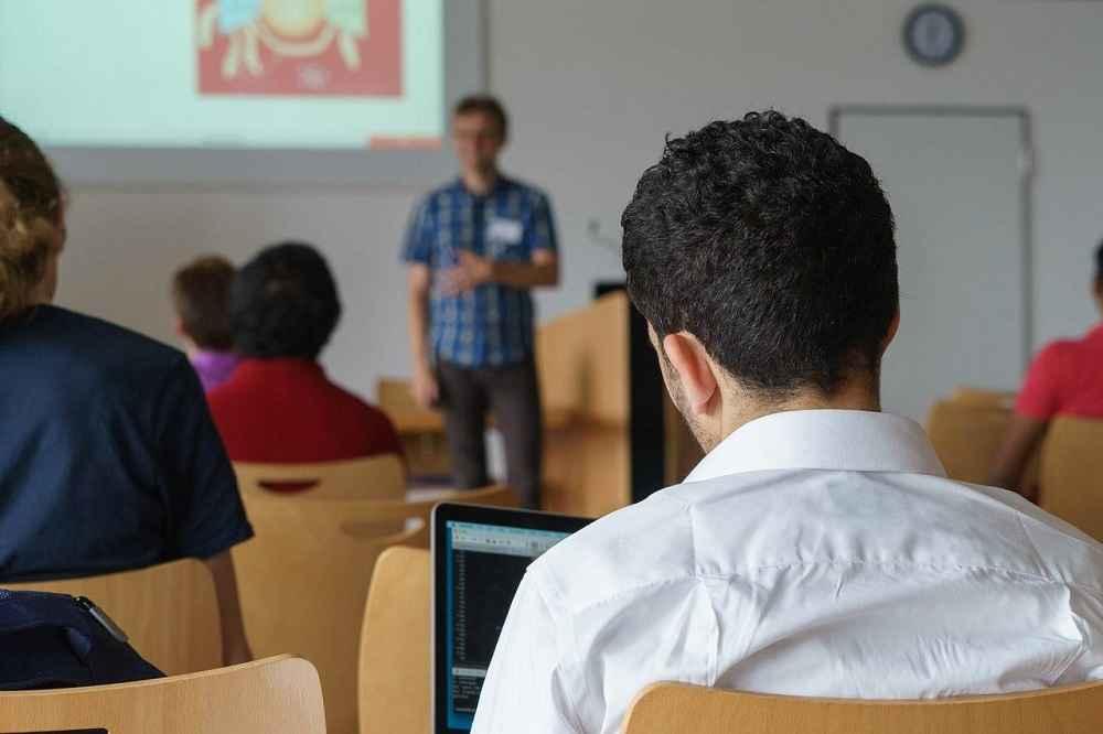 L'abbandono scolastico, diretta conseguenza anche delle difficoltà scolastiche gravi, è un costo per l'individuo e per la società.