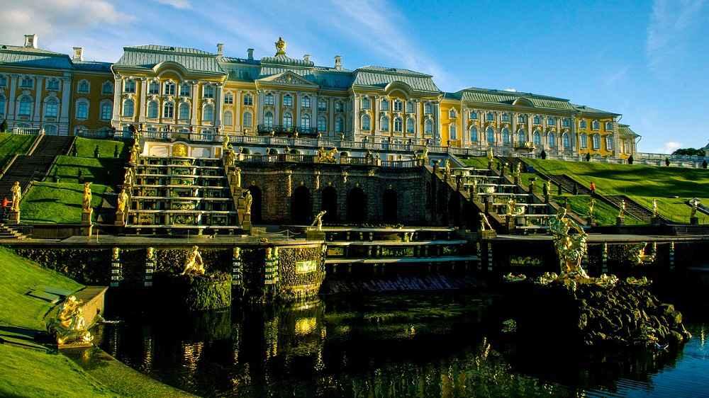 San Pietroburgo è la più occidentale delle città dell'immensa Russia.