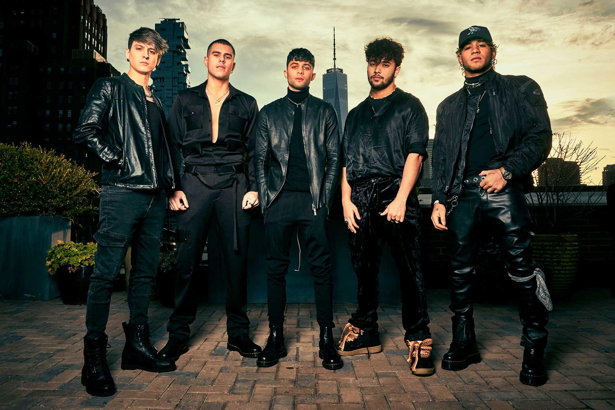 Scopri le hit reggaeton di questo gruppo su YouTube! 