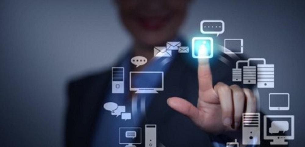 Ingegneria informatica o informatica, scegli la tua strada. Il mondo del lavoro ti aspetta a braccia aperte.