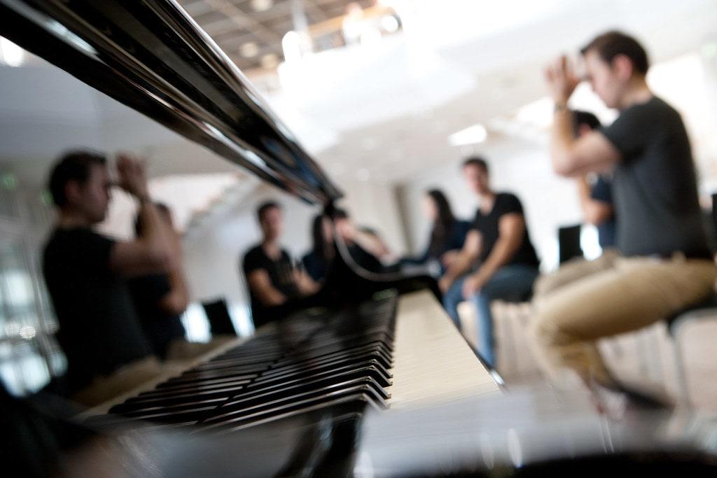 Un insegnante di canto privato può accompagnarti in ogni tecnica di canto.