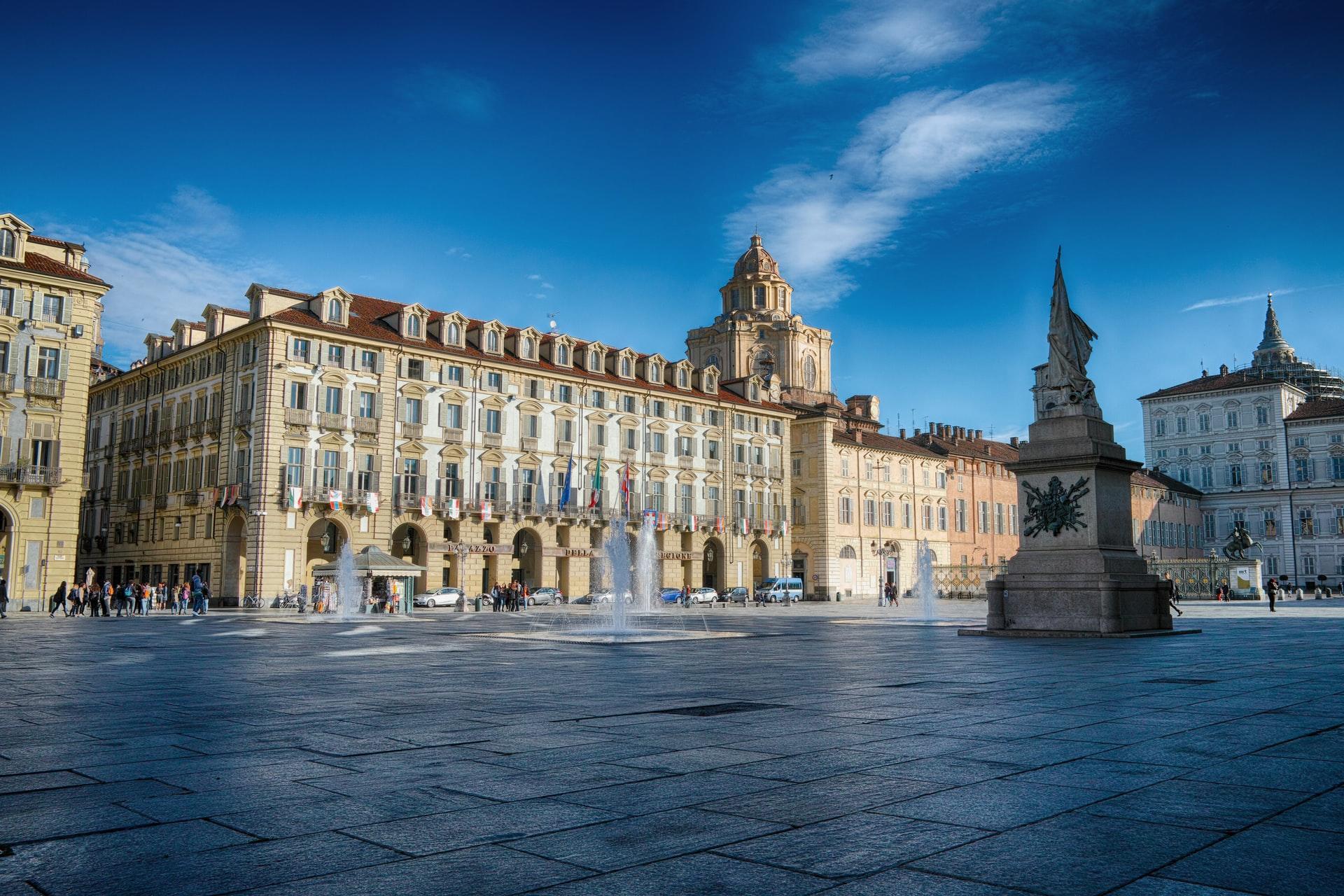 Torino è una città moderna con una lunga storia alle spalle. 