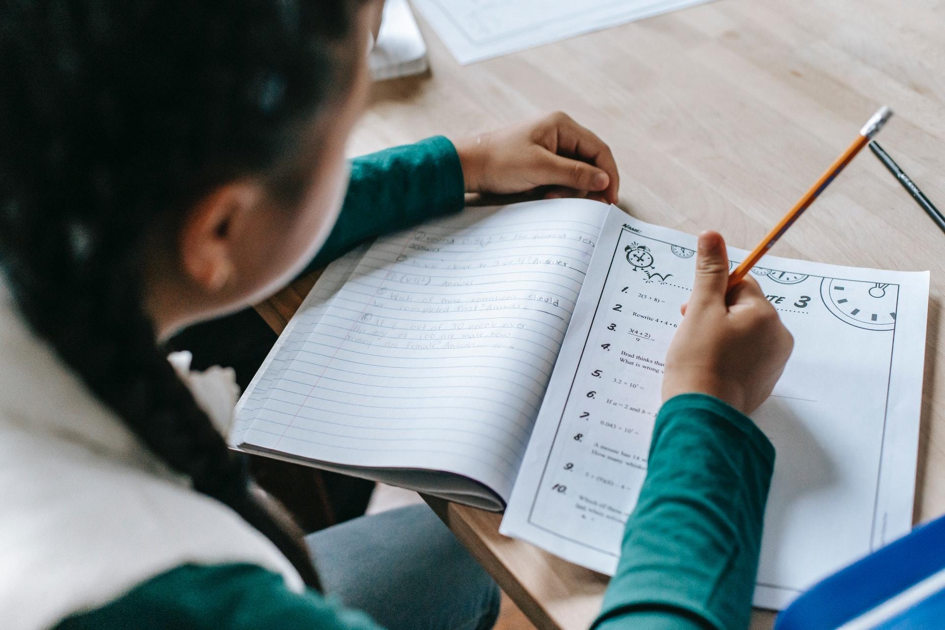 Cerchi aiuto per matematica medie e matematica alle superiori? 