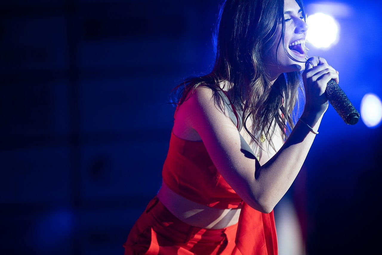 Se c'è abbastanza apertura, l'aria esce fuori dalla bocca nel modo giusto mentre canti.