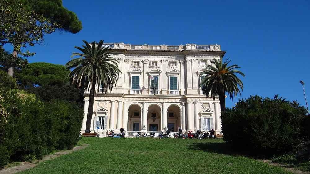 Anche l'Università di Genova gode di ottima fama in tutto il Paese e, in parte, all'estero.