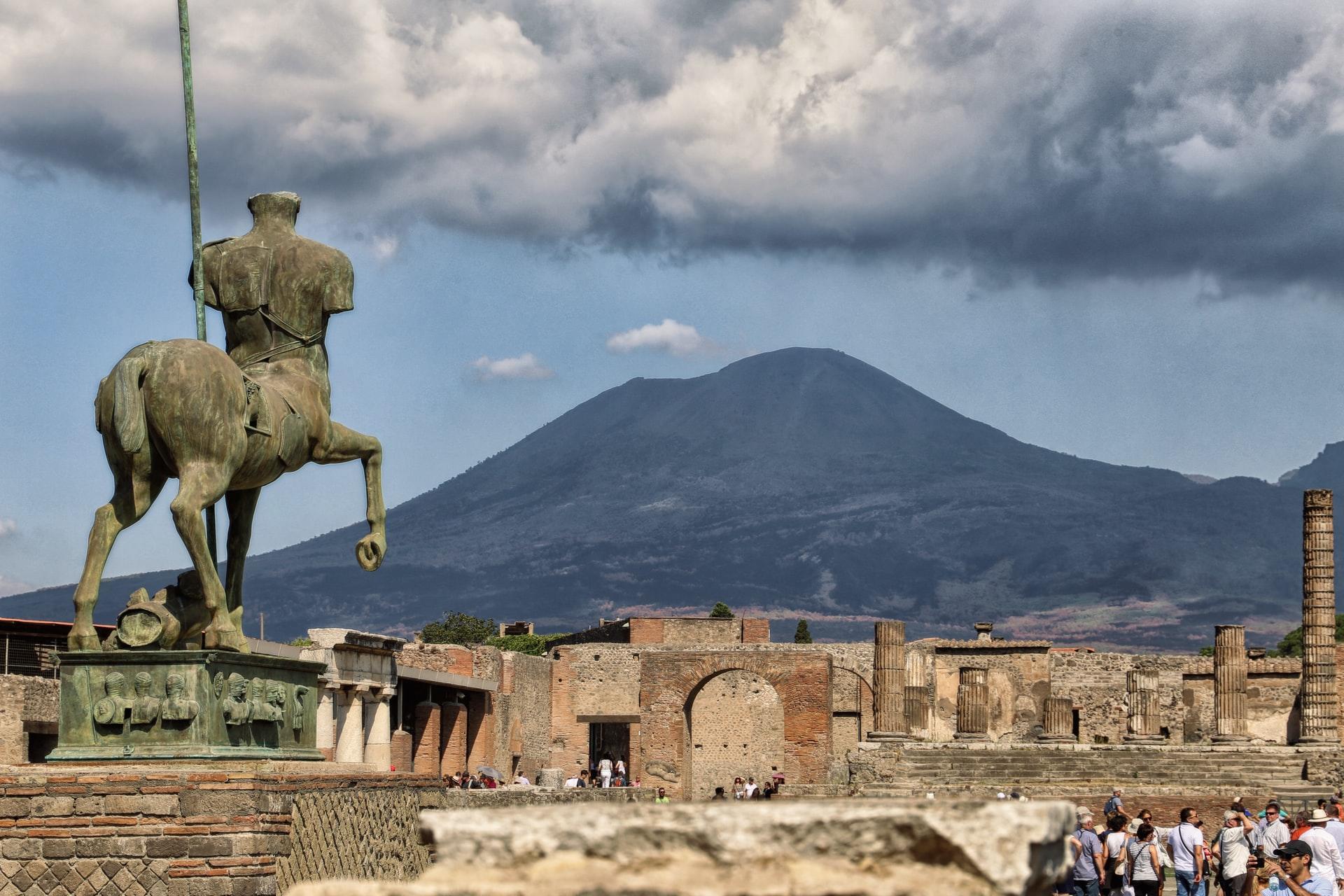 Vivere a Napoli, significa avere a disposizione uno dei più grandi patrimoni di arte classica in tutto il mondo. 
