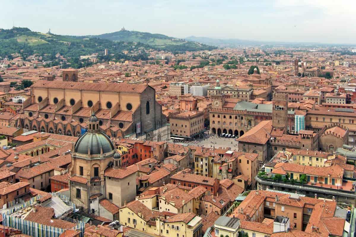 Tra i corsi di informatica di Bologna, ci sono quelli accademici.