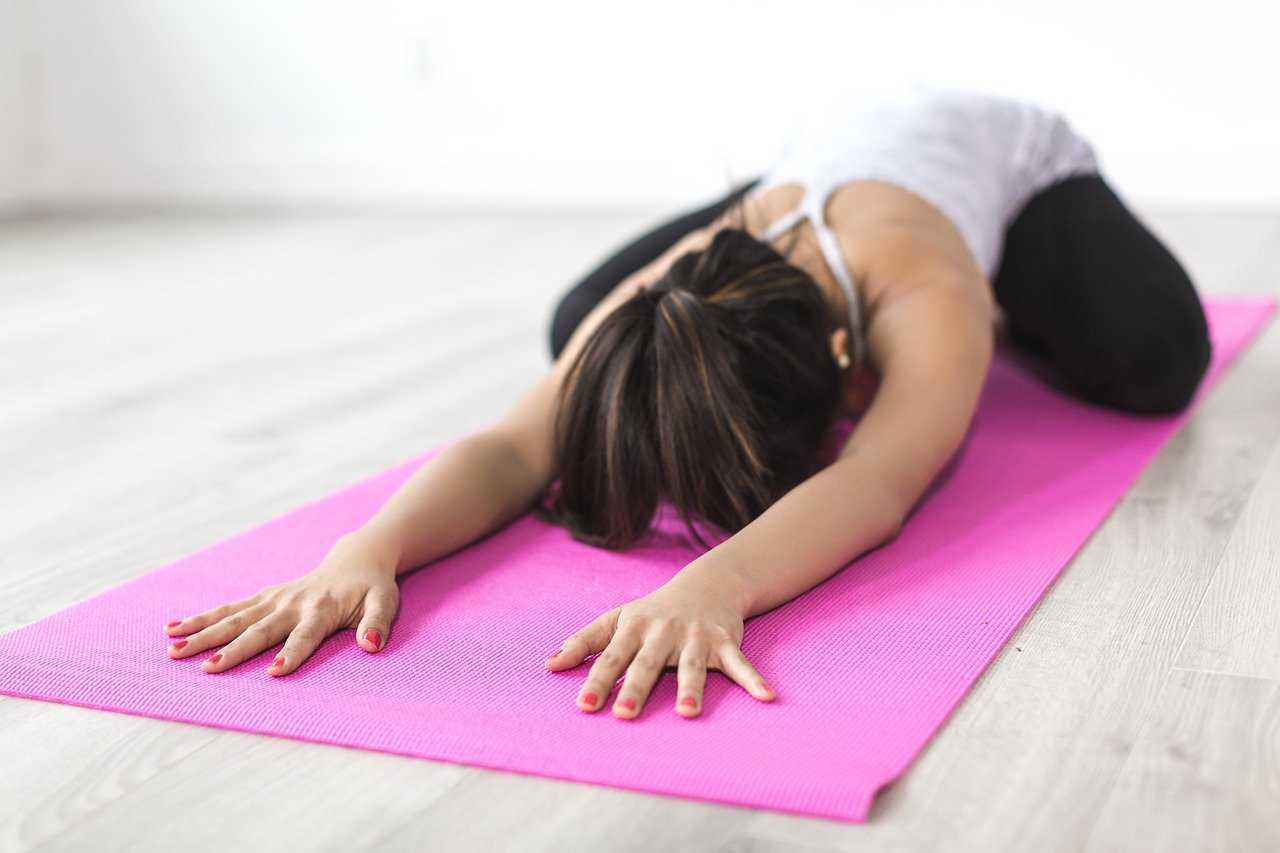 Come anche nelle altre posture dello Yoga Bikram, organi interni, muscoli e tutto il resto del corpo hanno benefici dalla pratica della mezza tartaruga,