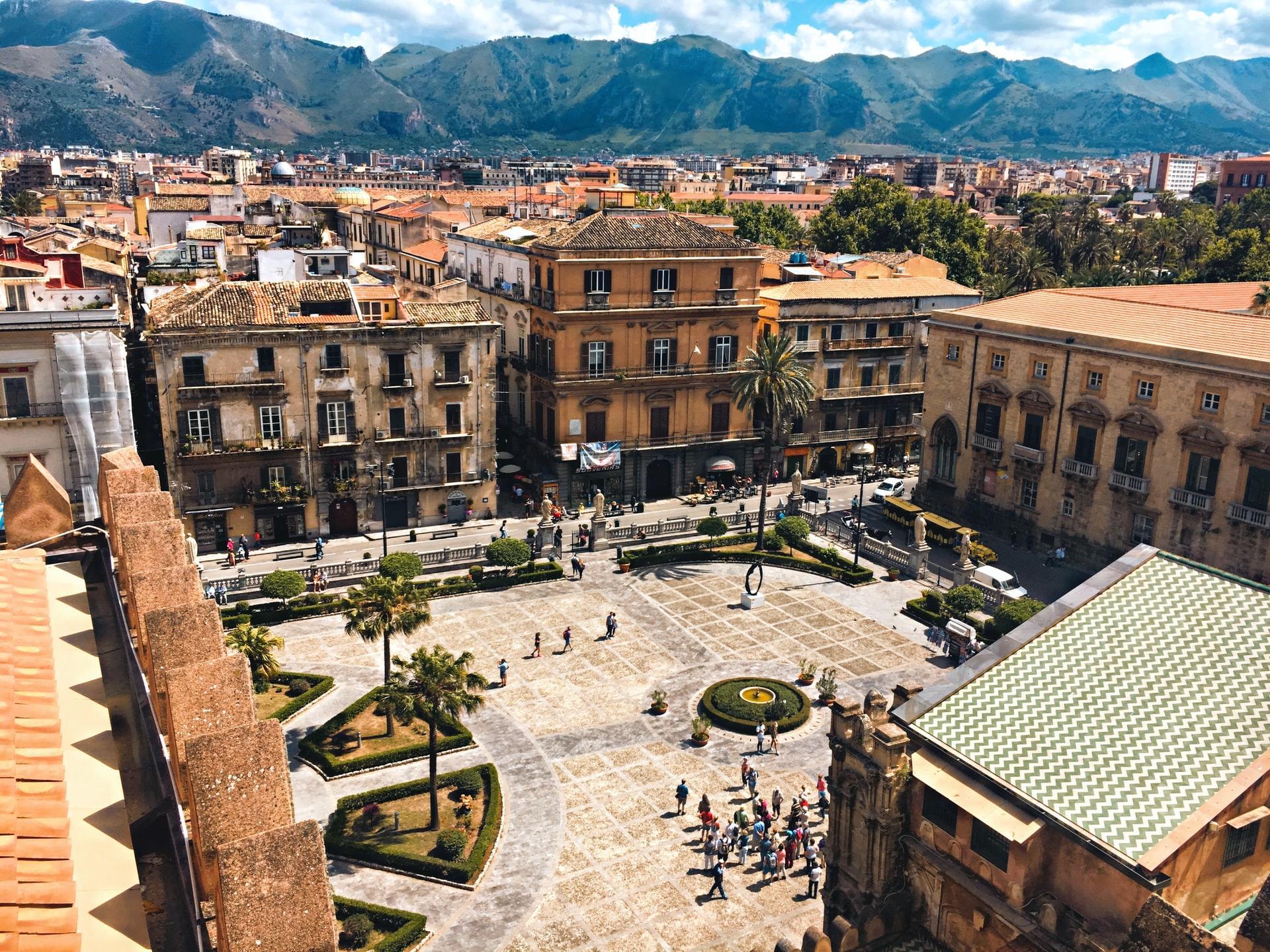 Chi studia l'antichità a Palermo, ha la fortuna di essere circondato dalla storia. 