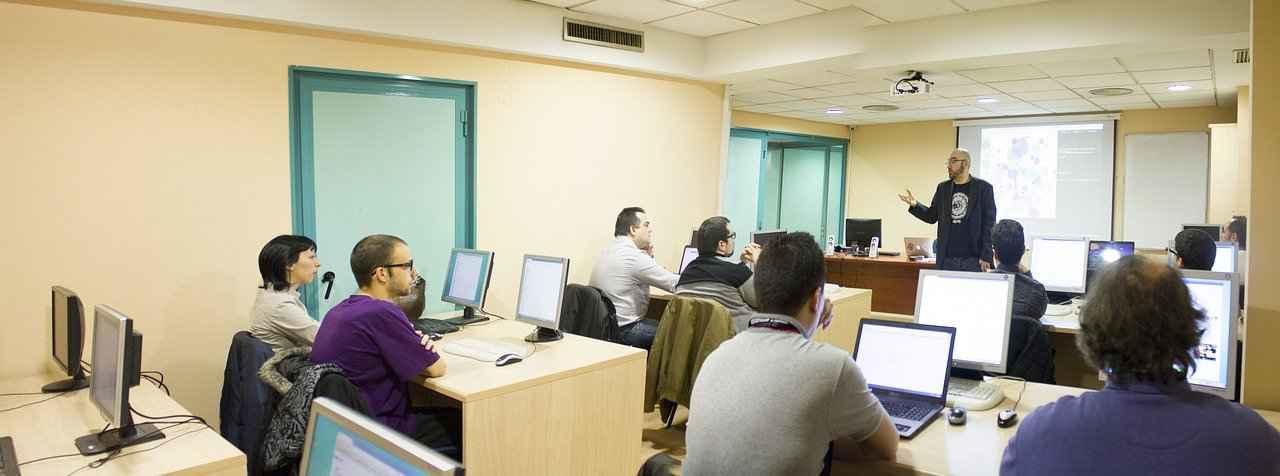 Il settore dell'informatica sarà sempre più richiesto, anche nei decenni a venire. Conviene investire oggi.