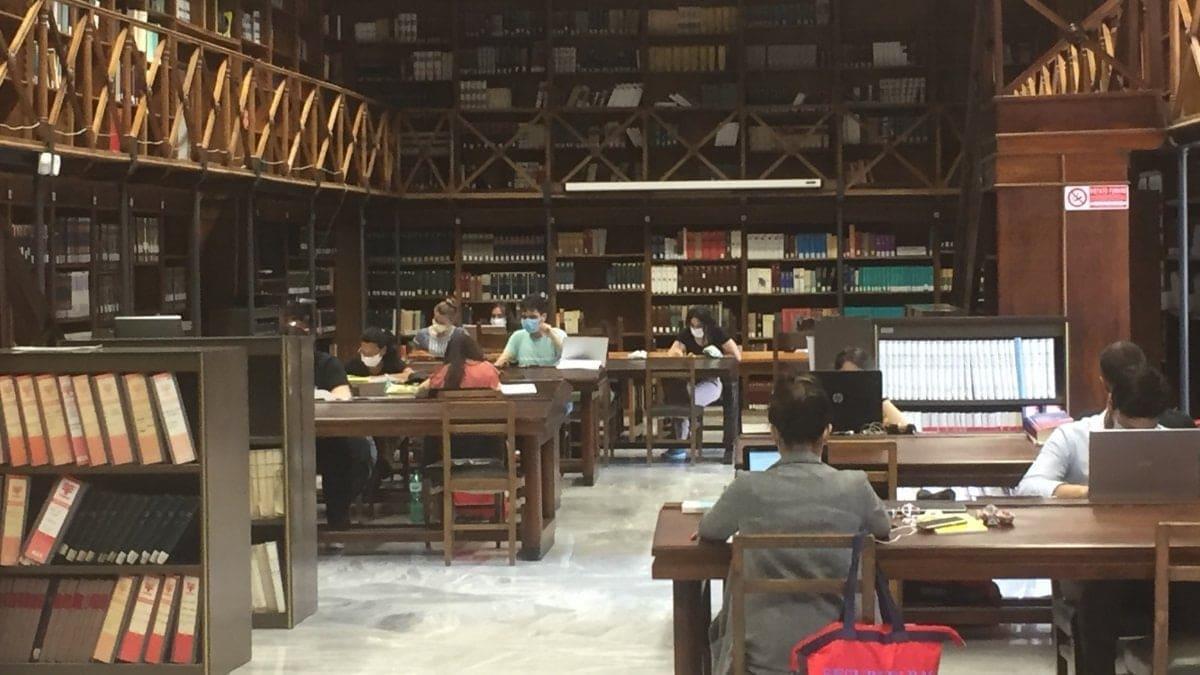 Se possibile, perché non dare ripetizioni in una biblioteca comunale?