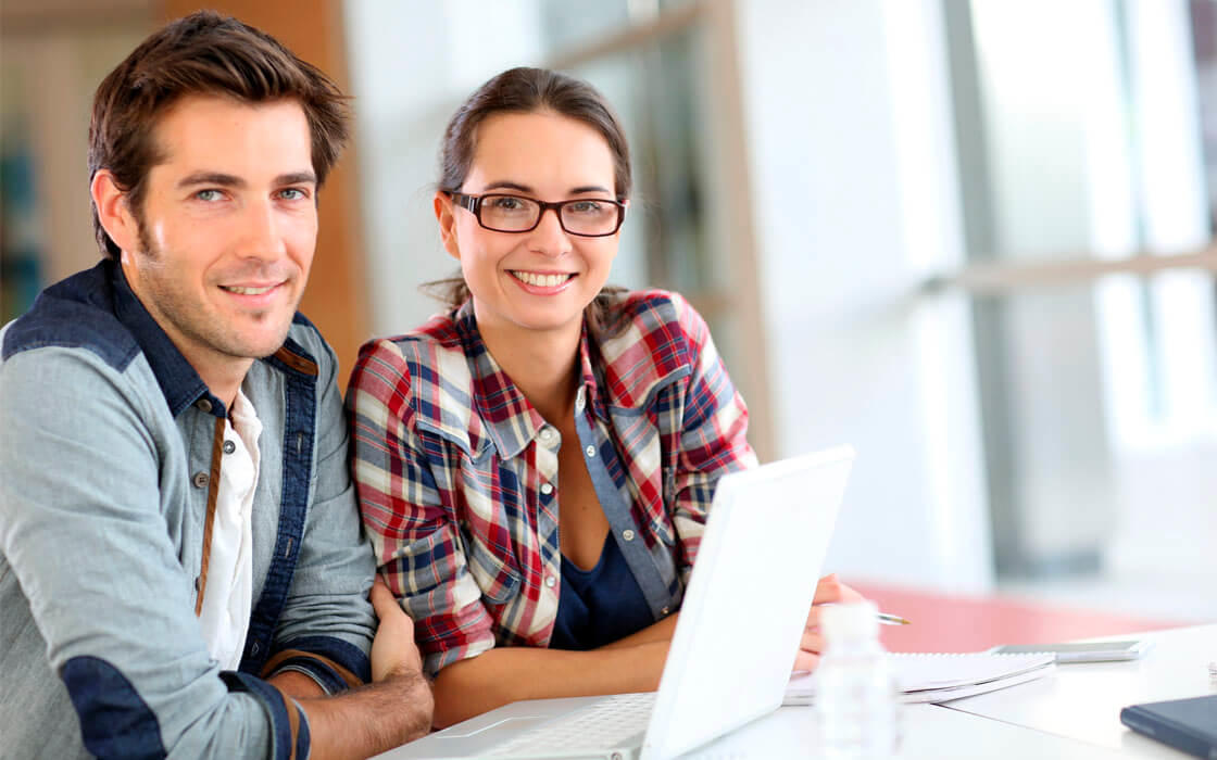 Cosa c'è di meglio di un insegnante d'inglese personalizzato che ti corregge e ti aiuta a perfezionare le tue conoscenze?