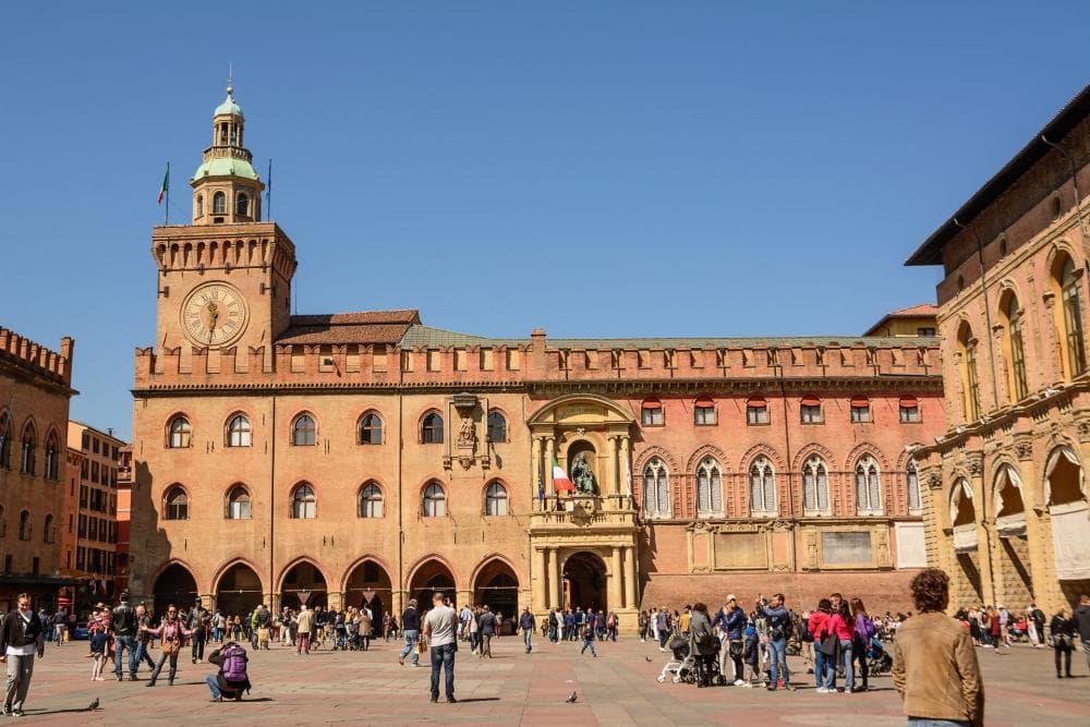 All'Alma Mater Studiorum approfondisci le tue conoscenze studiando la linguistica inglese e i modi per comunicare in ogni ambito con la lingua di Shakespeare.