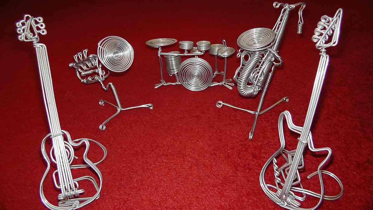 Immagina uno qualsiasi dei tuoi pezzi preferiti di rock senza basso: non ce la fai, vero?