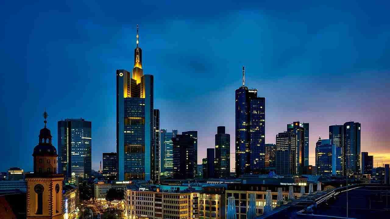 Francoforte è anche il traino economico e finanziario della Germania.