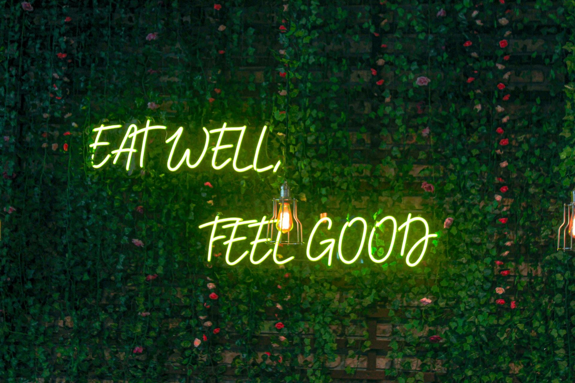 Scritta eat well feel good