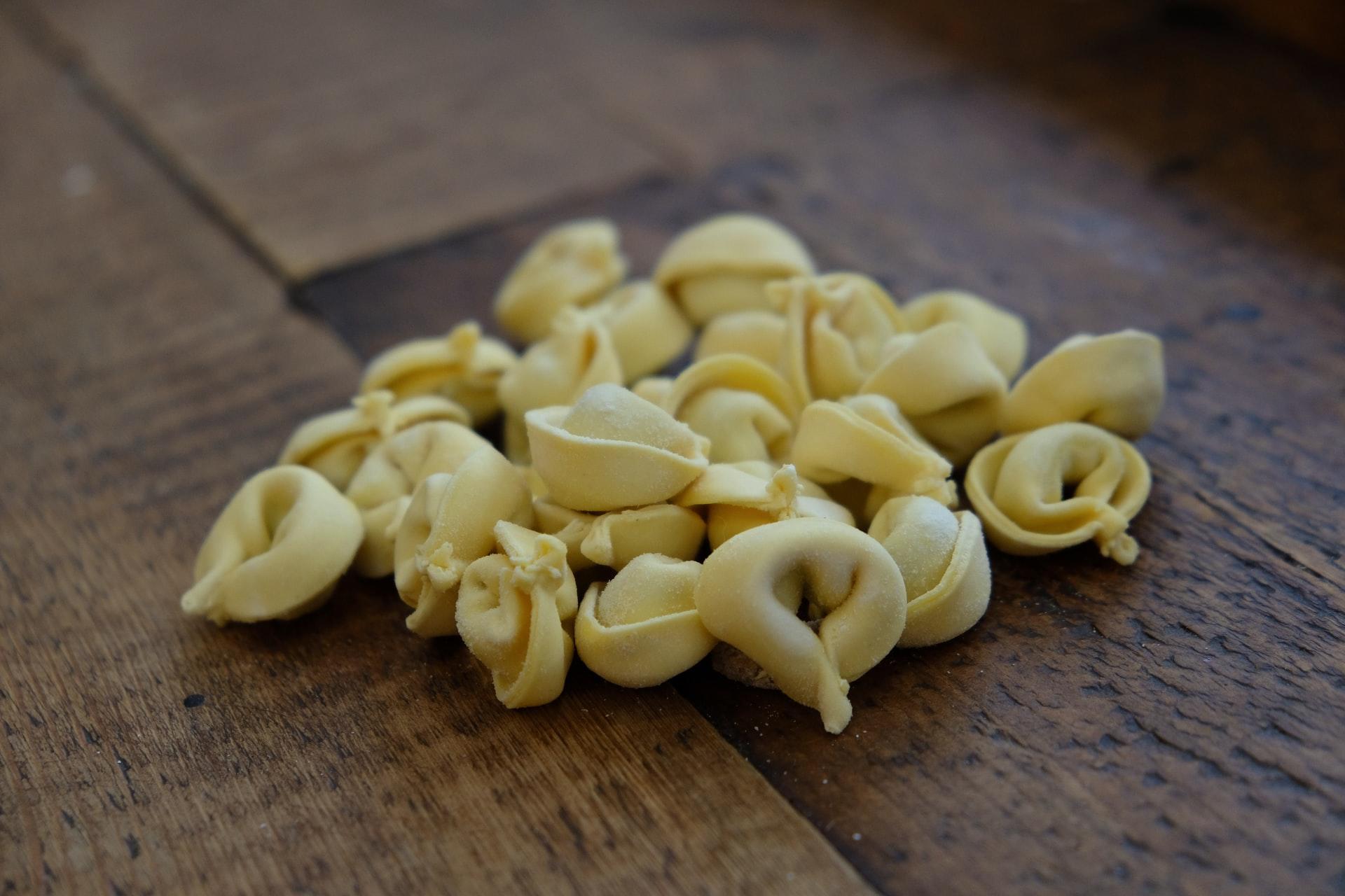 Hai mai provato a preparare i tortellini in casa? 