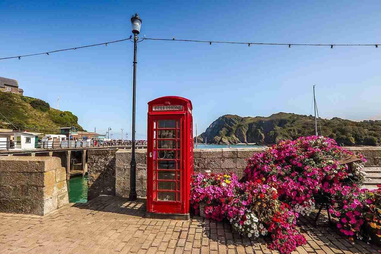 Lontani i tempi delle code alle cabine, per chiamare casa.