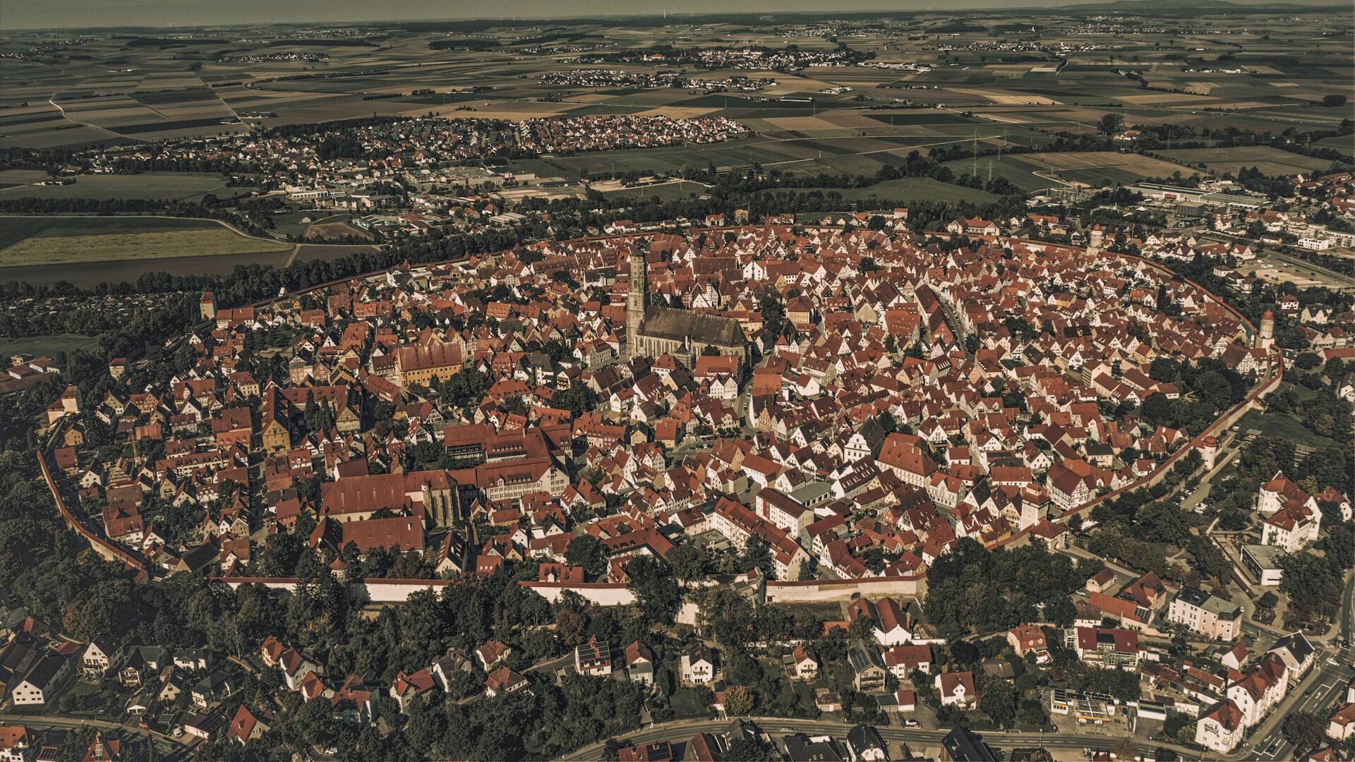 Stupenda immagine dall'alto di Nördlingen, una delle città più belle della Germania.