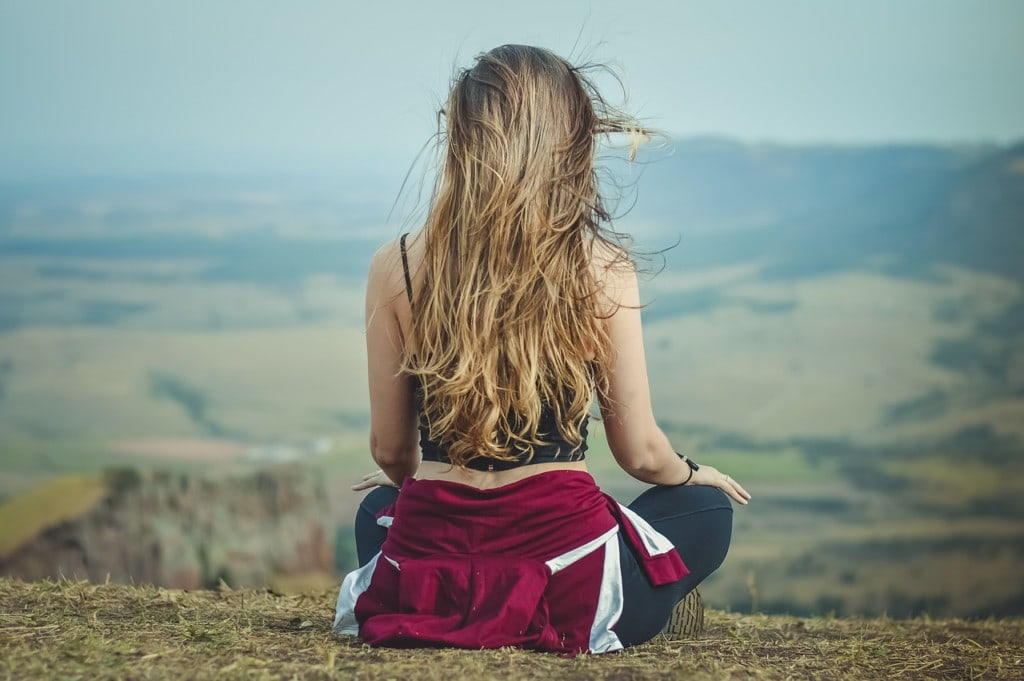Oltre a eseguire esercizi a corpo libero, con lo yoga impari a meditare.