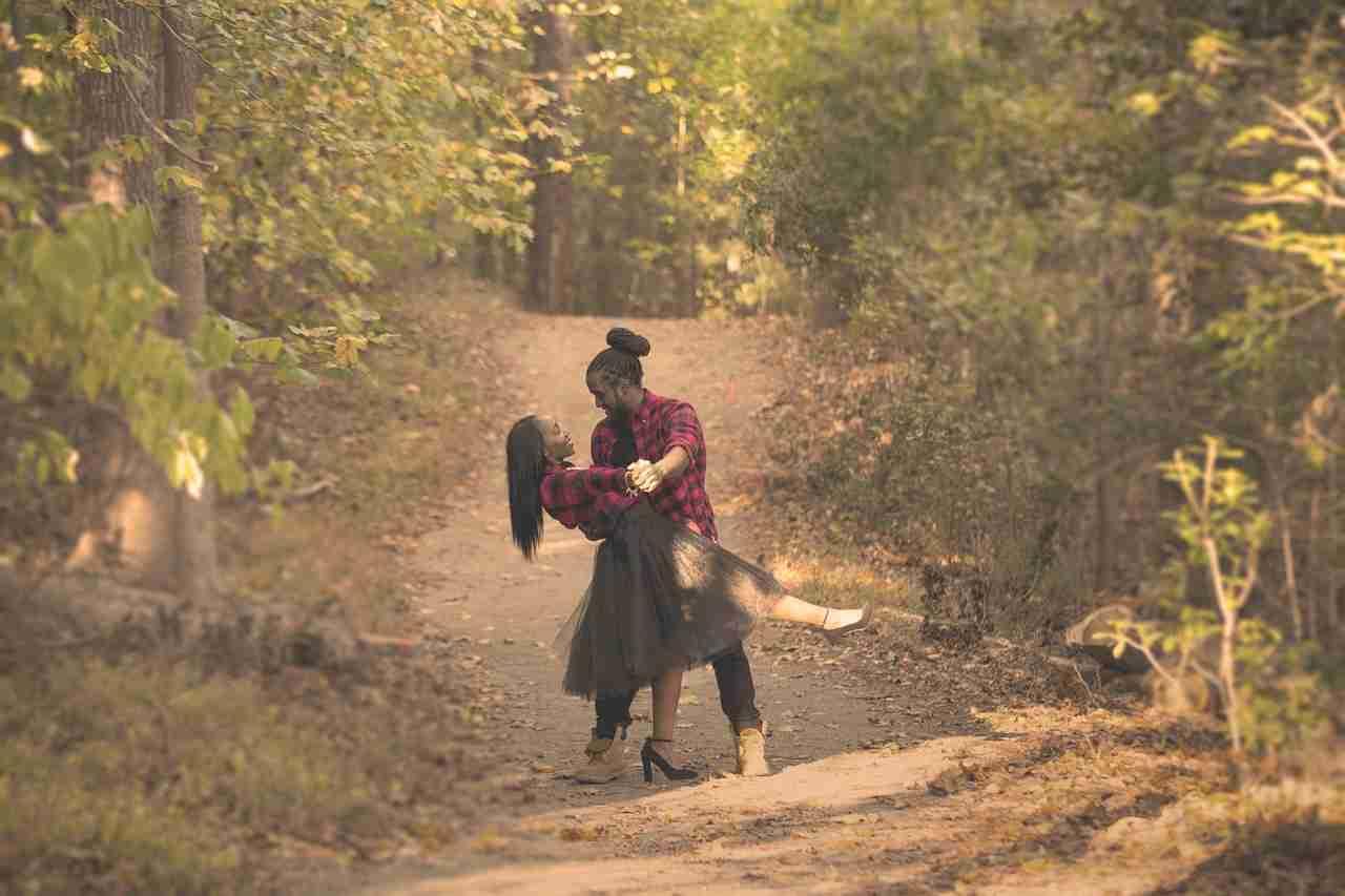 Il ritmo sin dagli albori della storia ha sempre messo in movimento l'uomo e la donna.