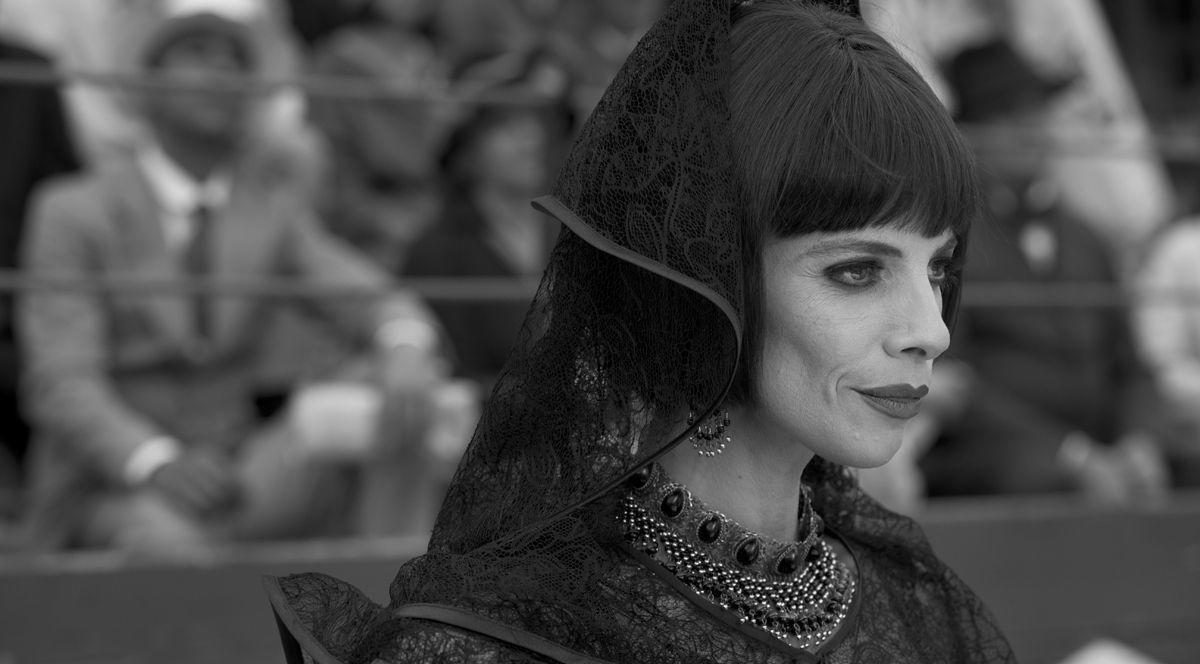 Il film del 2012 è girato in bianco e nero ed è muto: una scelta doppiamente originale.