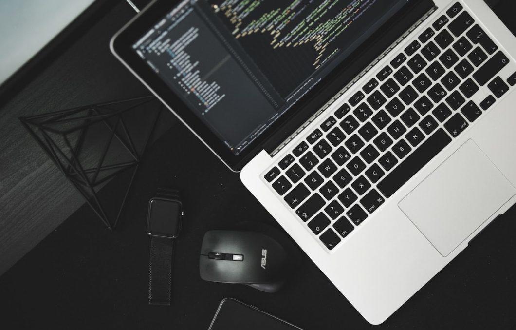 Per diventare insegnante privato di coding non hai bisogno di un titolo di studio ma ti servono un'ottima padronanza dei linguaggi di programmazione, una buona metodologia di insegnamento e la piattaforma adatta per trovare degli studenti.