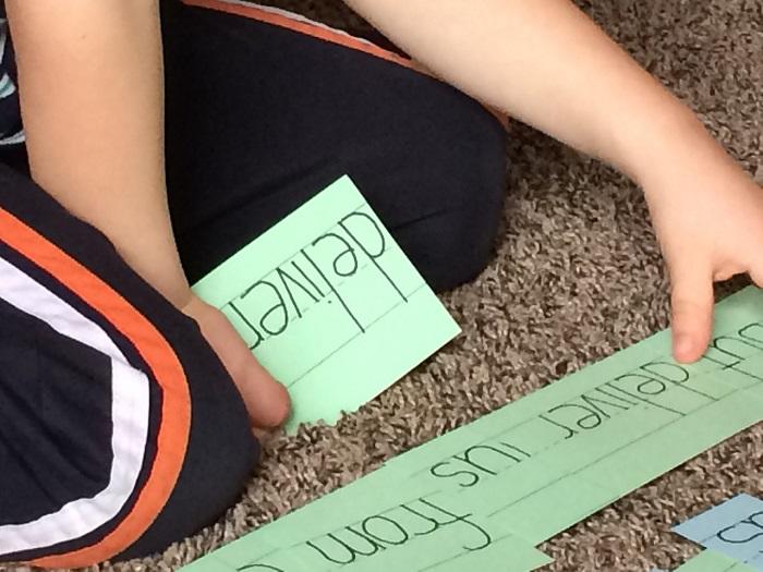 Dedicarsi all'aiuto compiti significa aiutare a fare collegamenti.