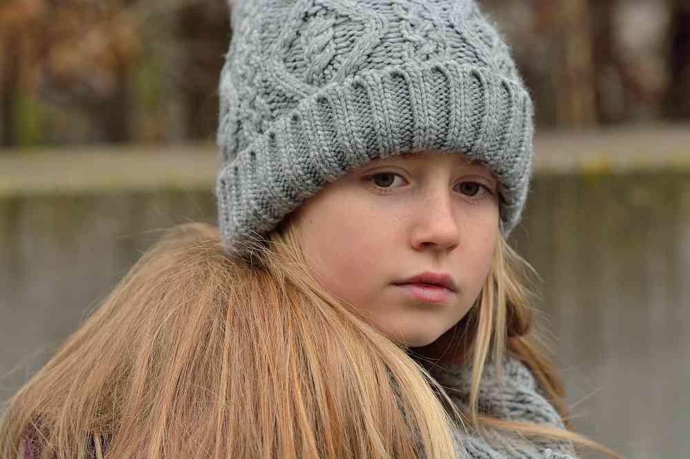 Ecco, allora, l’utilità di avere una figura esterna alla famiglia che possa seguire i piccoli, nel caso i genitori non siano presenti, all’ora dei compiti.