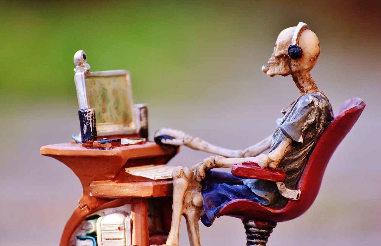 Per evitare che trascorra le ore davanti al pc, è necessario stabilire in anticipo un tempo massimo.