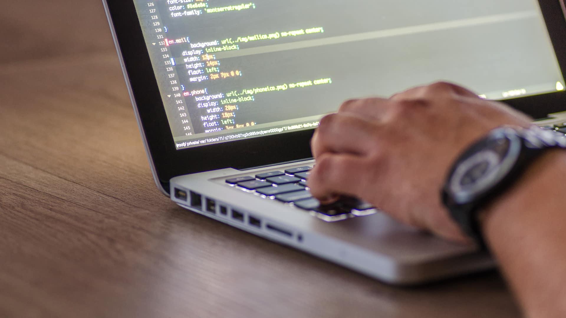 Il linguaggio PHP nasce per dare agi utenti più controllo sui contenuti ed è stato usato per la programmazione di piattaforme famose come WordPress.