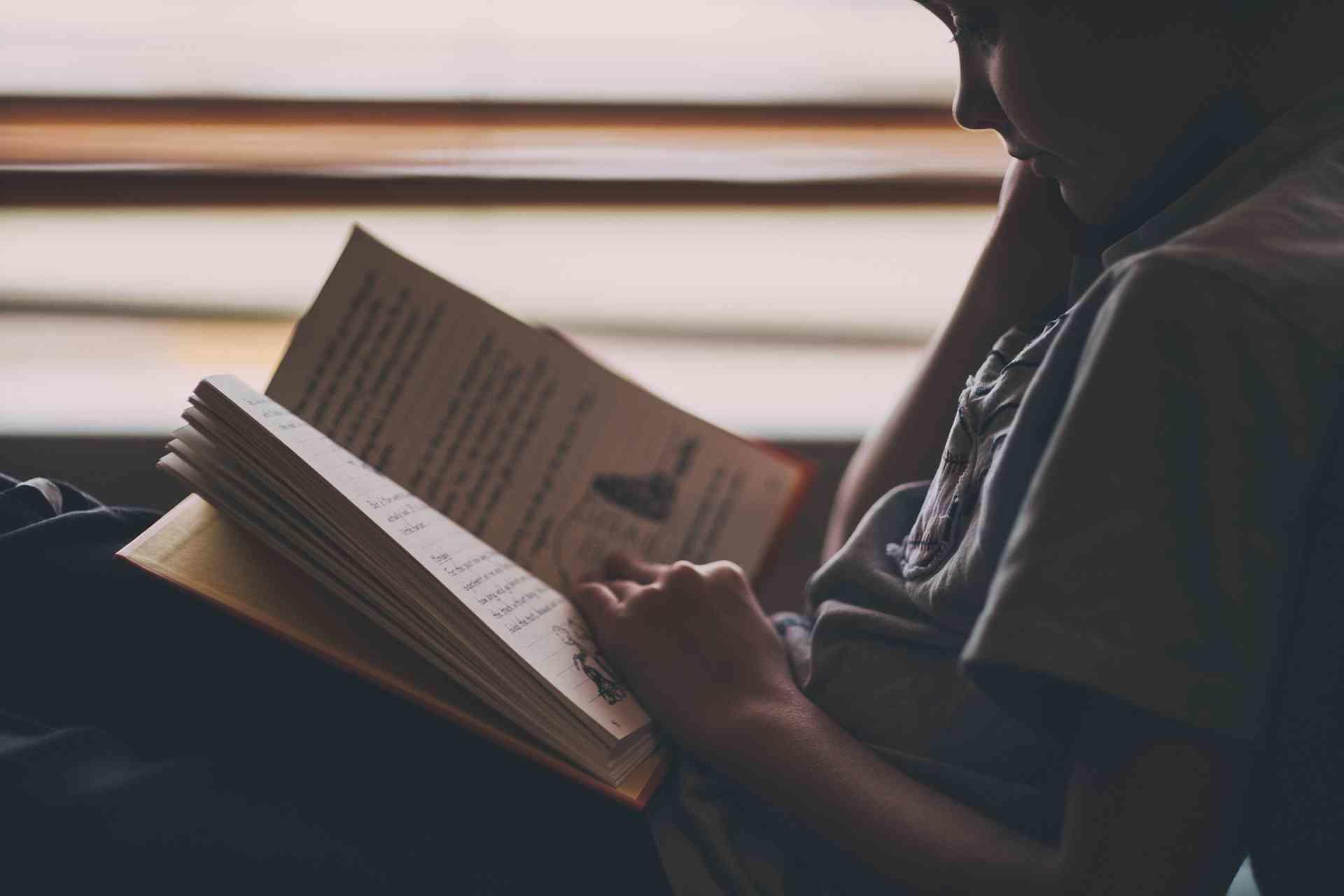 Chi si deve fare carico di aiutare i piccoli non ancora autonomi? Genitori o professori privati?