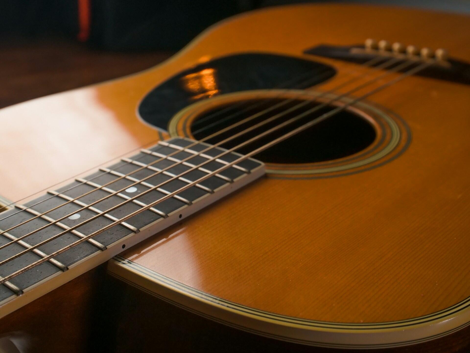 Chitatta acustica: quai sono le migliori marche di chitarra?