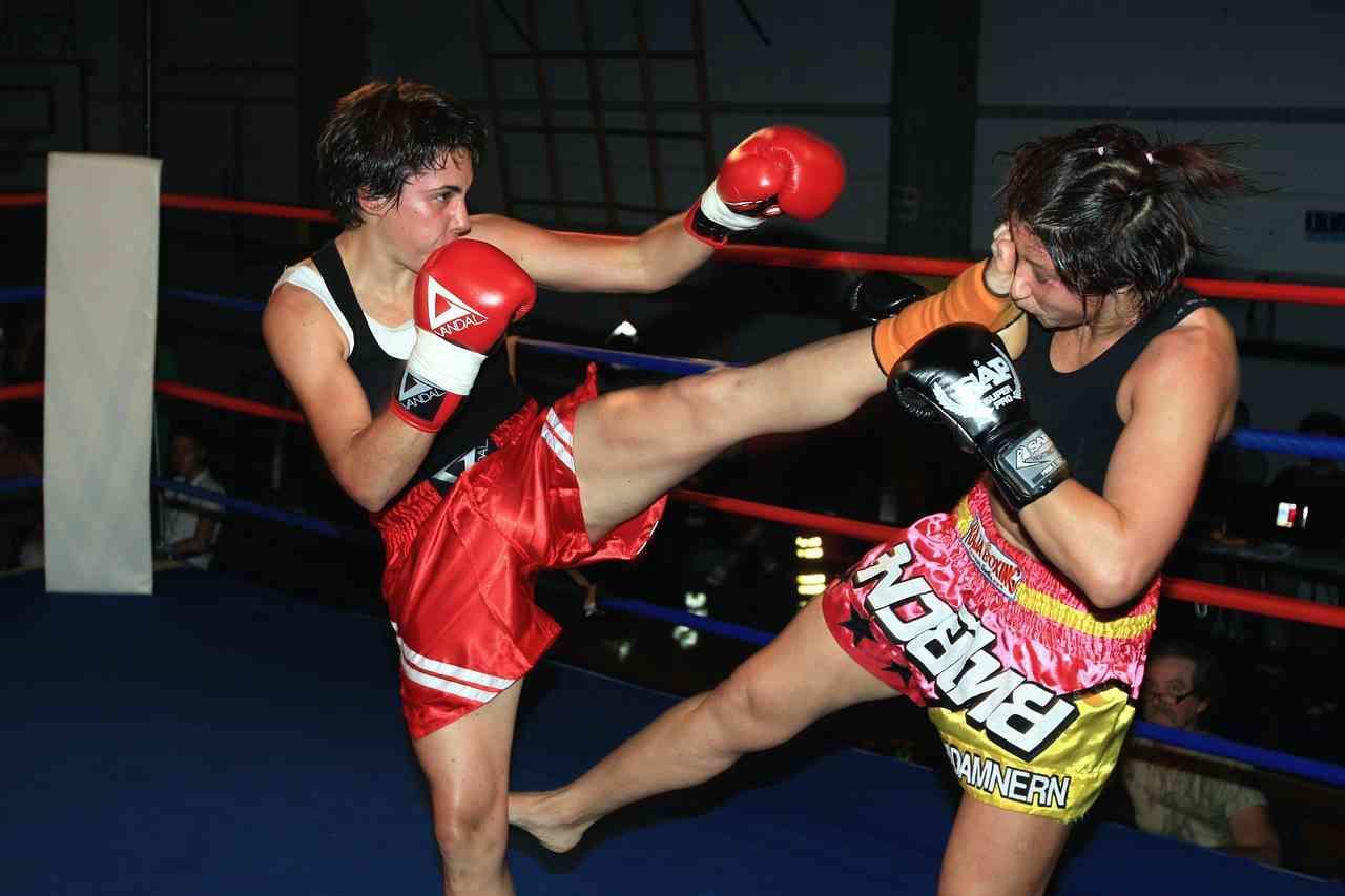 Vi sono tante discipline, anche dolci, tra cui scegliere: dal nuoto, al fitness, dallo yoga alle arti marziali.
