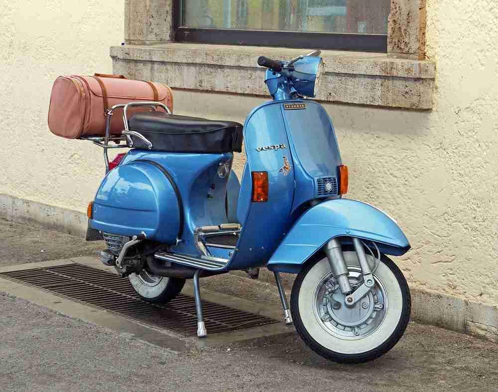 Niente di meglio che scoprire ai ritmi dello scooter più famoso le prelibatezze e gli scorci del Belpaese.
