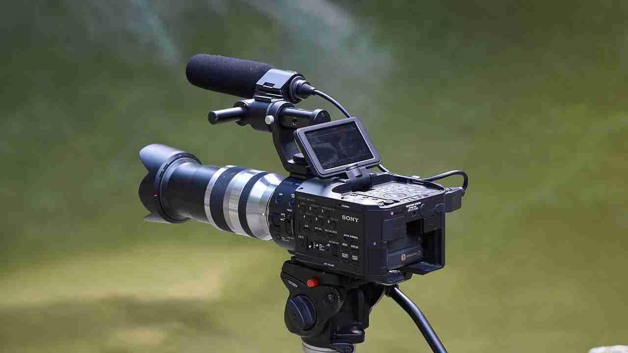 Non serve una tecnologia troppo onerosa, ma solo una camera e un microfono; a volte potrebbe essere sufficiente anche un buono smartphone.