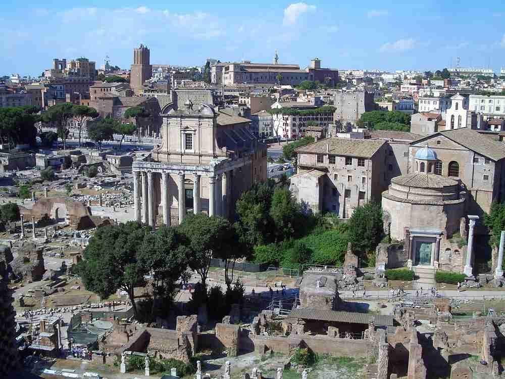 Architettura dell'antica Roma, palazzi del Rinascimento fiorentino, architettura degli ultimi secoli, pittura: in Italia non manca nulla, nemmno gotico e bizantino.