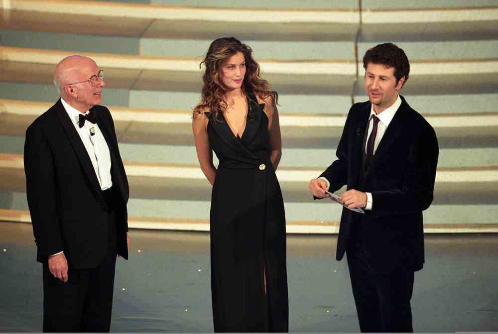 Nel 1999, l'Italia conosce Laetitia Casta, che resterà grazie alle cronache rosa ancora a lungo nel nostro Paese.