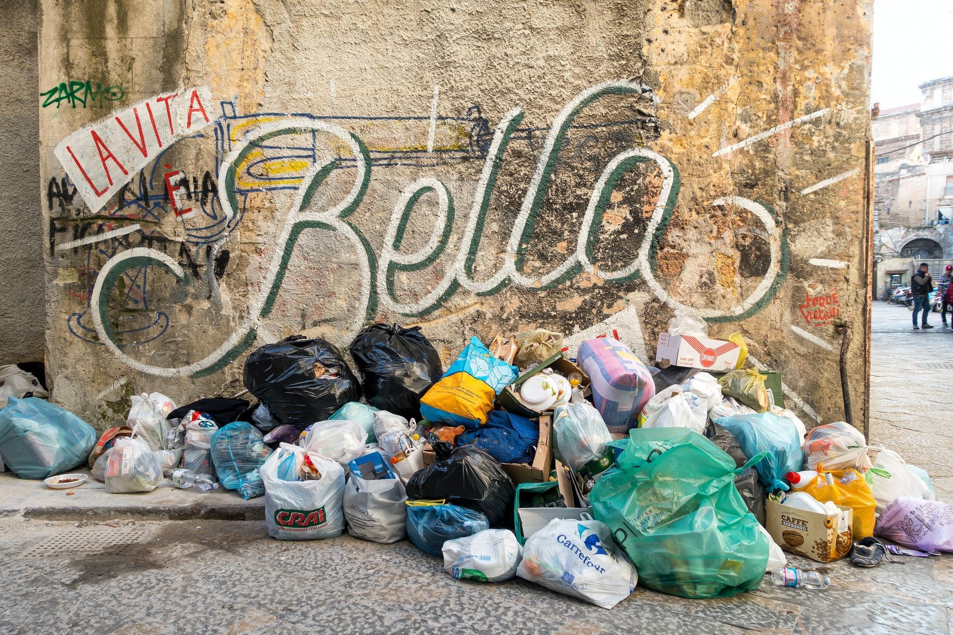 Ricorda di curare il pianeta attraverso il riciclo e privilegiando materiali riutilizzabili.