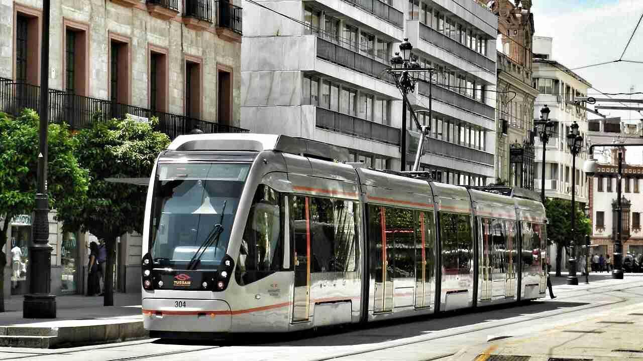 I bus sono un mezzo di trasporto veramente efficiente a Siviglia.