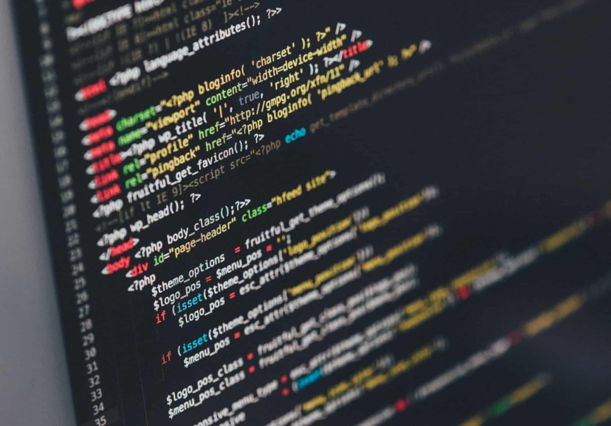 Puoi studiare programmazione con un ingegnere informatico, una laureata in matematica o uno studente universitario specializzato in coding.