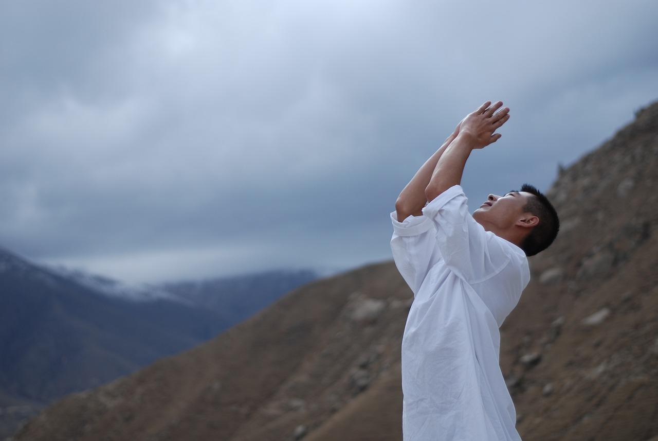 Dato che la meditazione prevede meno movimenti, al limite l'abbigliamento ha un'importanza relativa.