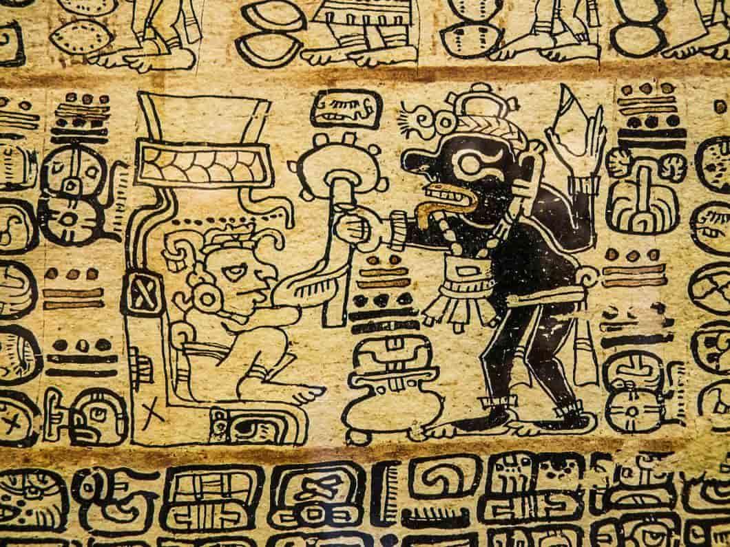 La storia dei Maya occupa migliaia di anni ed è segnata da una profonda conoscenza in matematica, astronomia, tecnologia, insieme a credenze religiose e giochi di squadra.