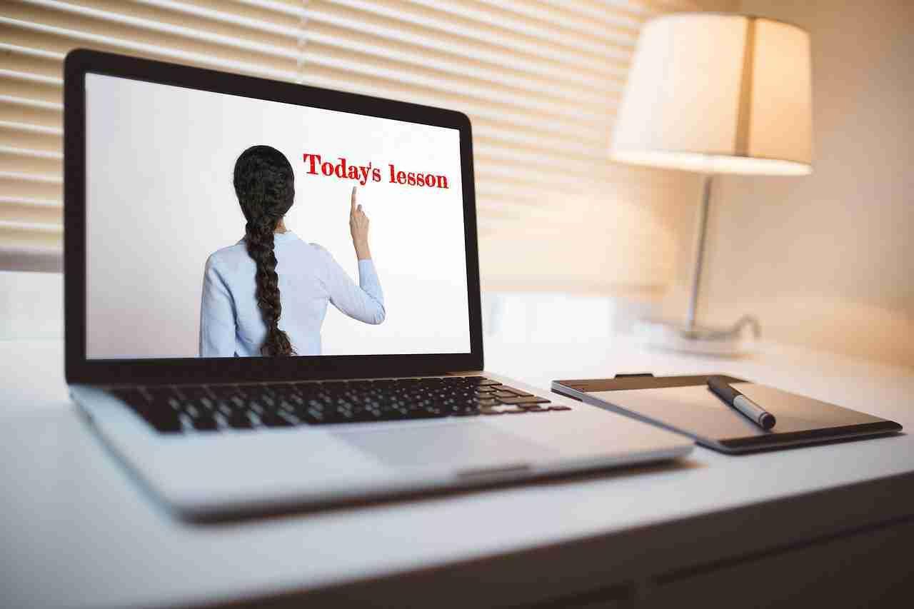 Se la formazione del passato con i regolari è molto semplice, altrettanto non si può dire dei verbi irregolari.