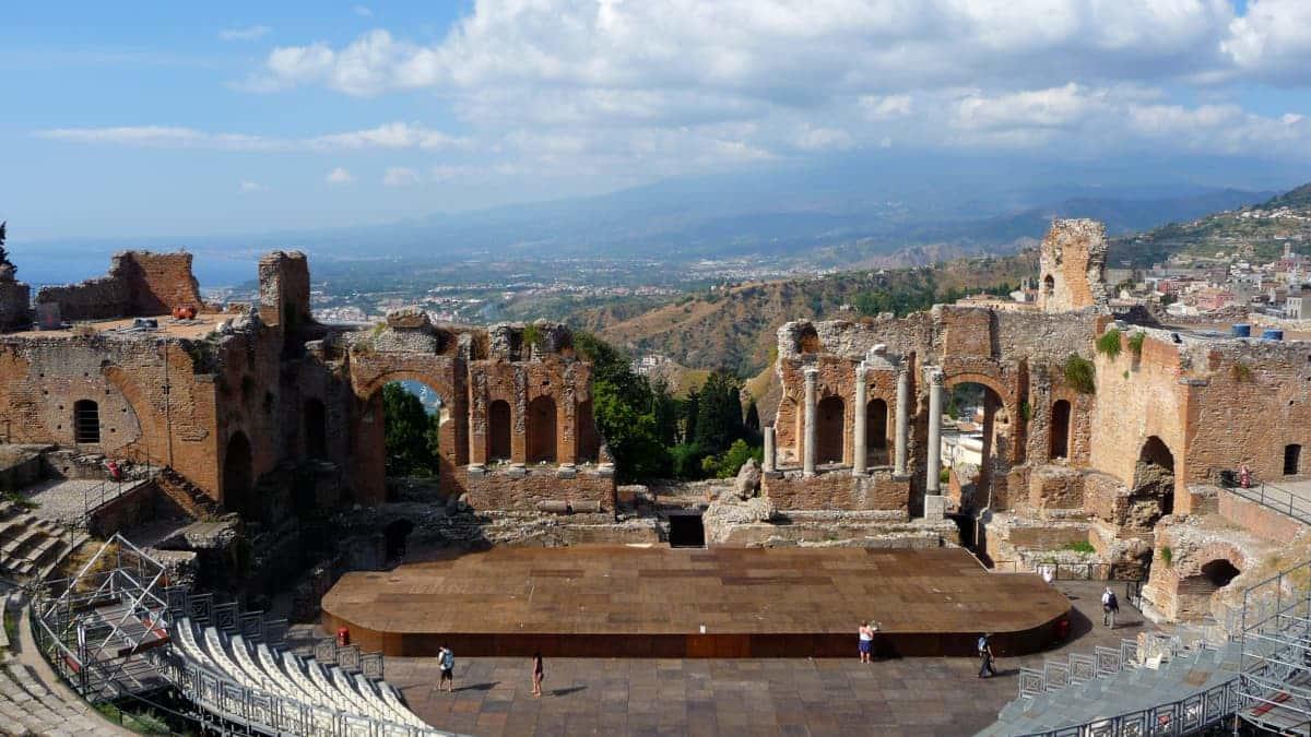 I Greci di buona famiglia trascorrevano il tempo con spettacoli teatrali.