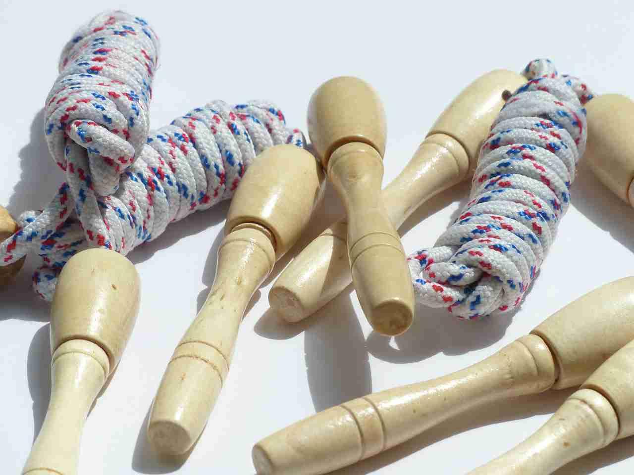 Riflessi, elasticità e fiato vengono allenati con il salto della corda.