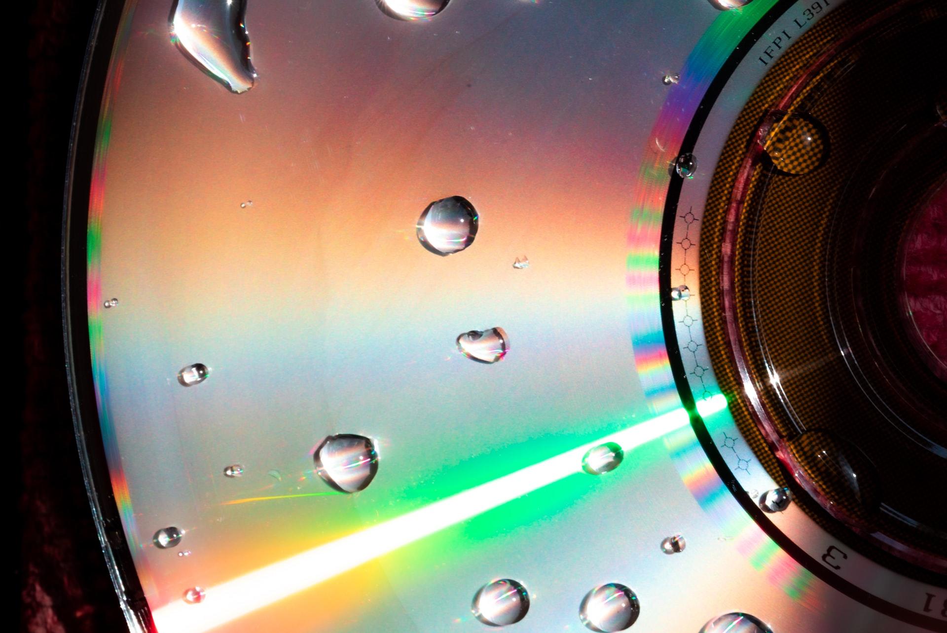 Alcuni manuali includono cd rom con esercizi versioni latino online.