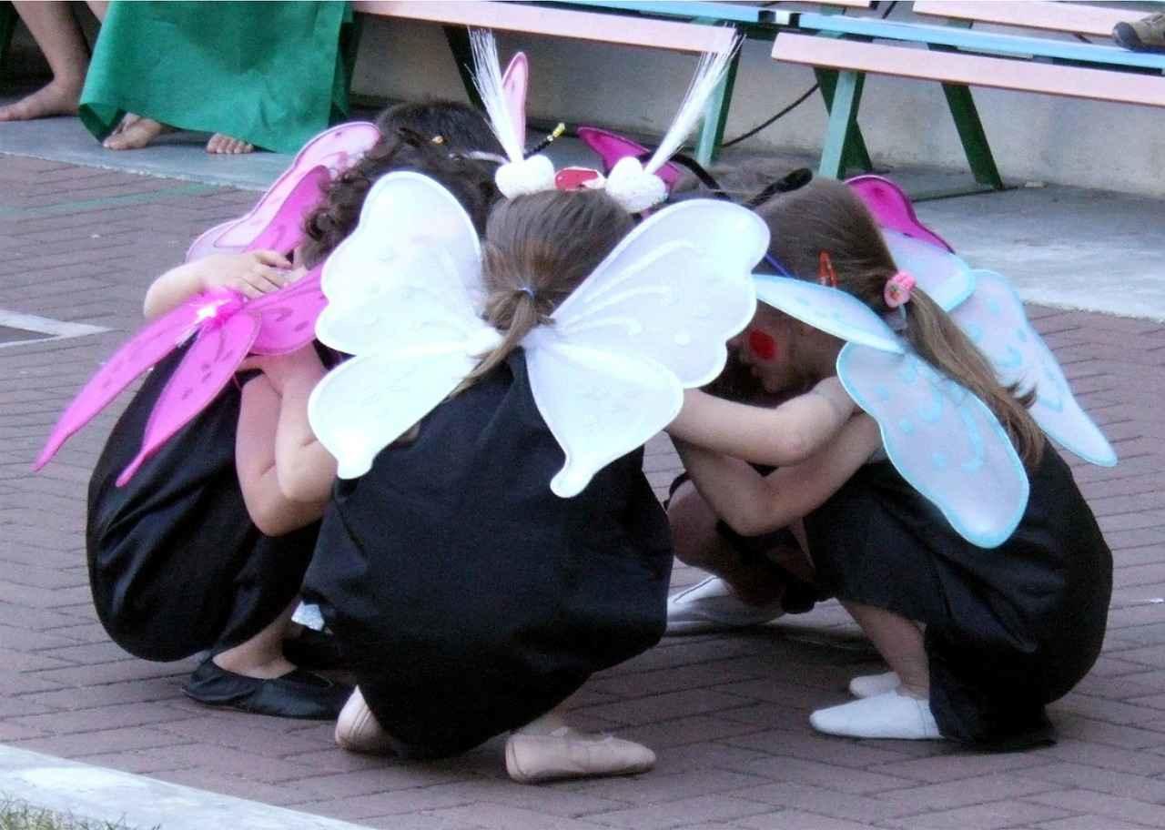 Prima iniziano a studiare ballo e maggiori progressi riusciranno a fare nel ballo.